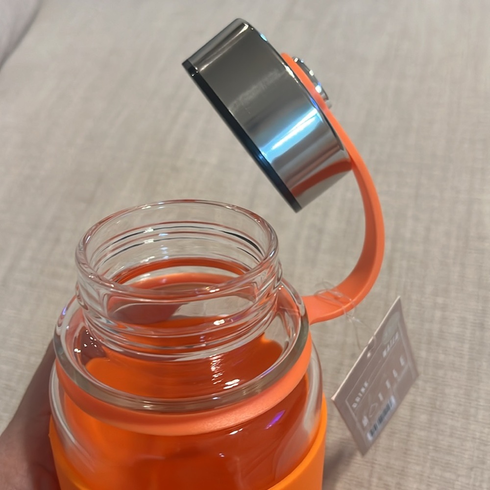 Everyday I’m Hustlin’ glass bottle NWT - Picture 4 of 5